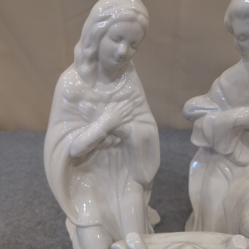 White Glazed Ceramic Nativity Set 3 Piece Holy Family Mary Joseph Baby Jesus - Picture 3 of 7